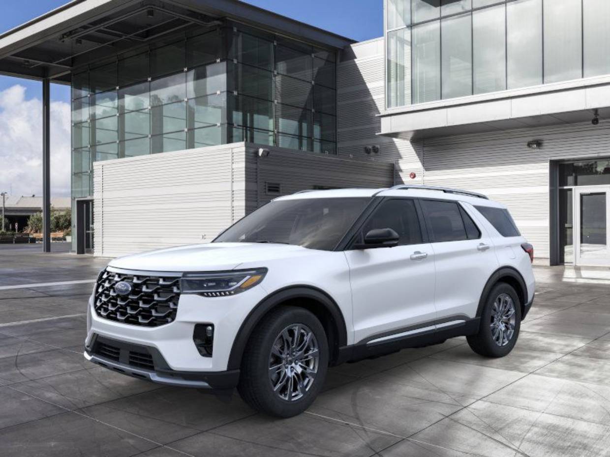 2026 Ford Explorer Platinum's photo