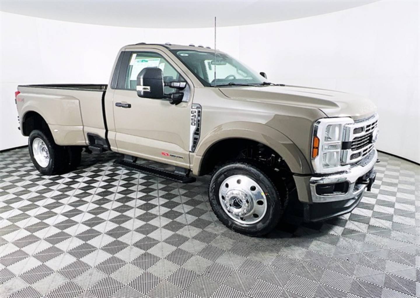 2026 Ford F-450 Super Duty XLT's photo