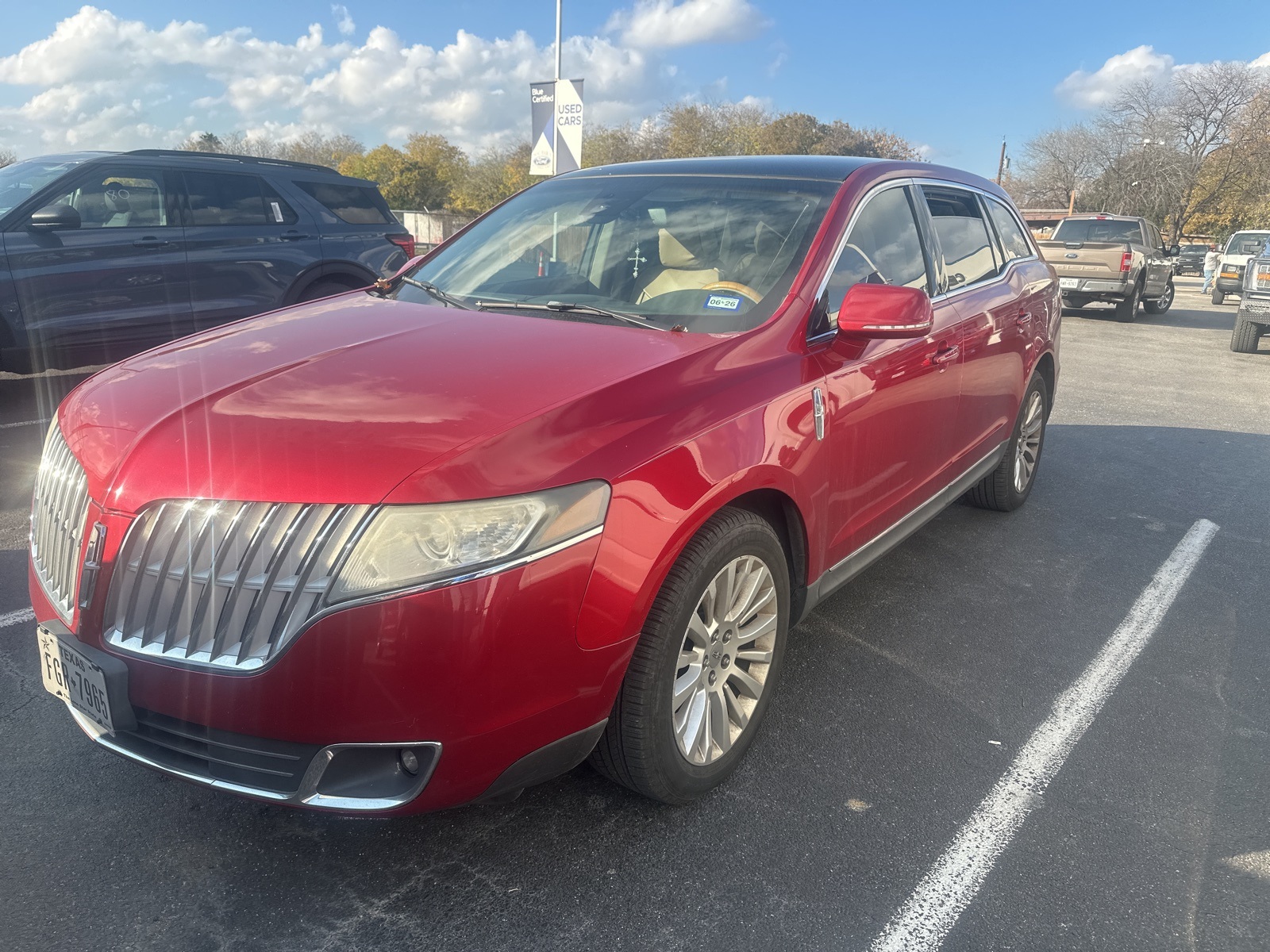 2010 Lincoln MKT Base's photo