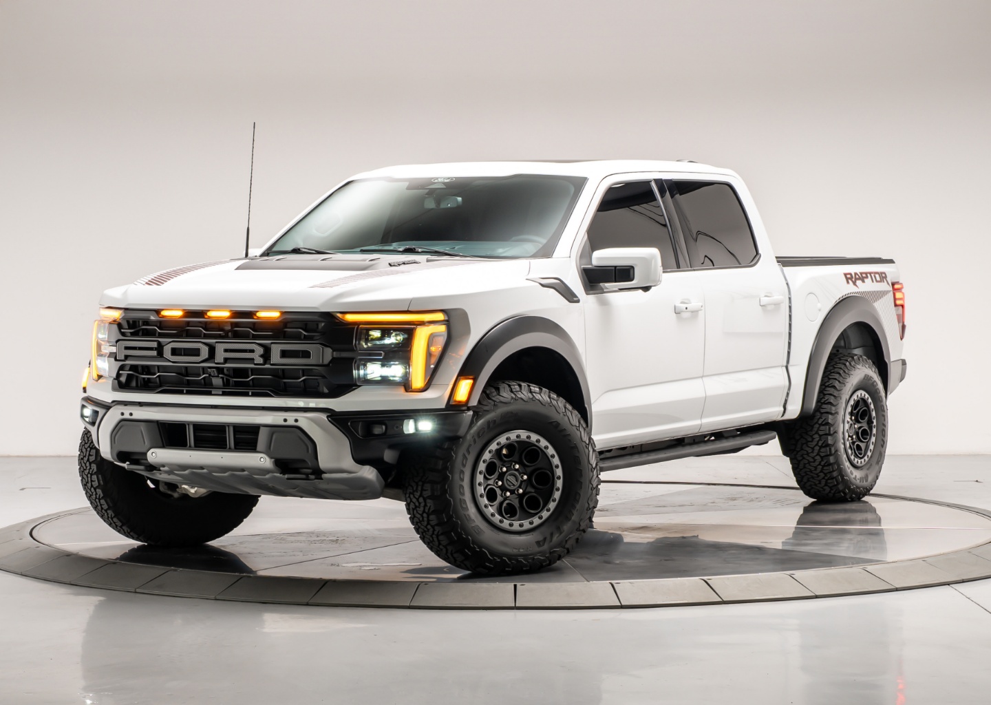 2025 Ford F-150 Raptor's photo
