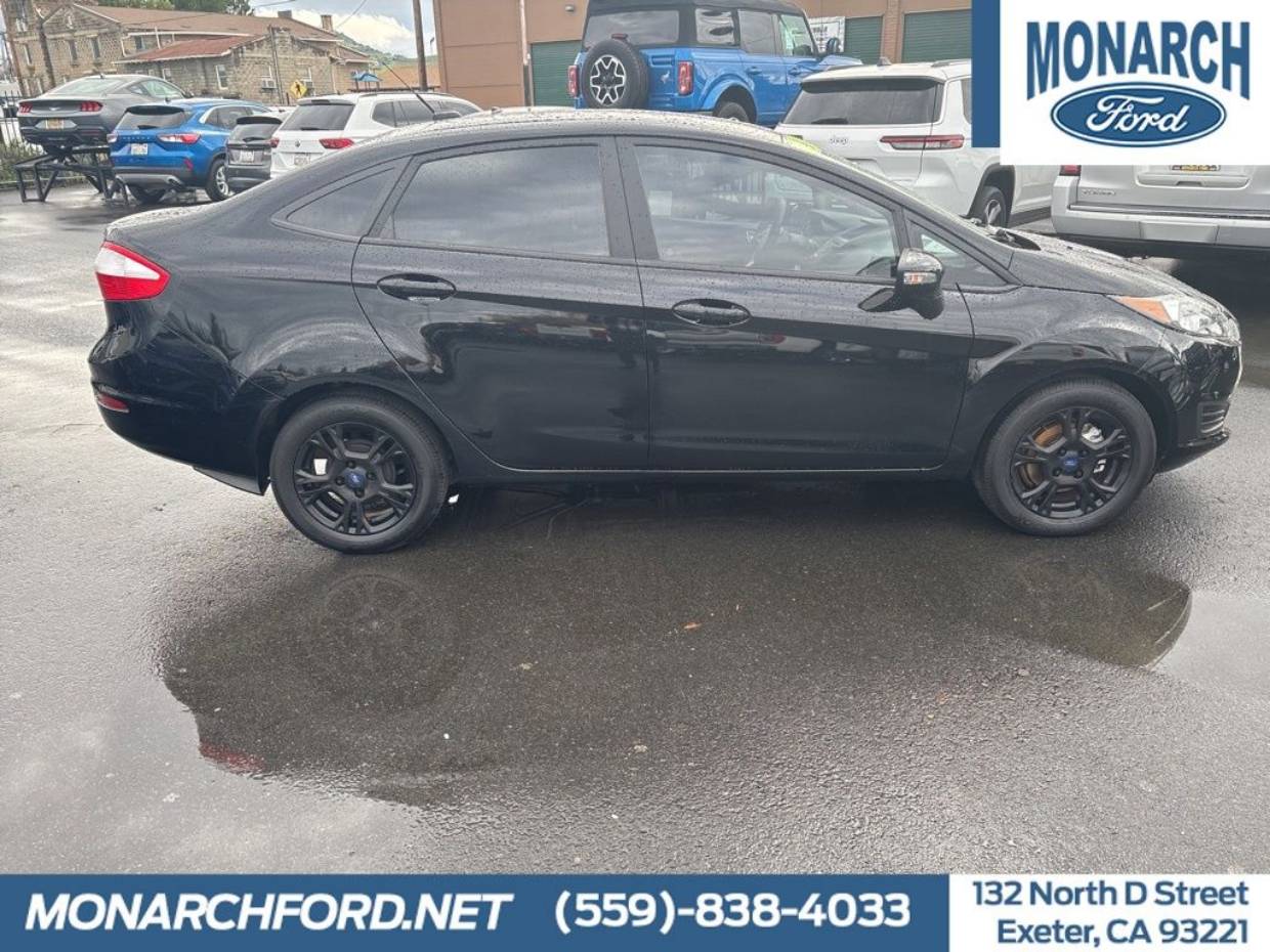 2016 Ford Fiesta SE's photo