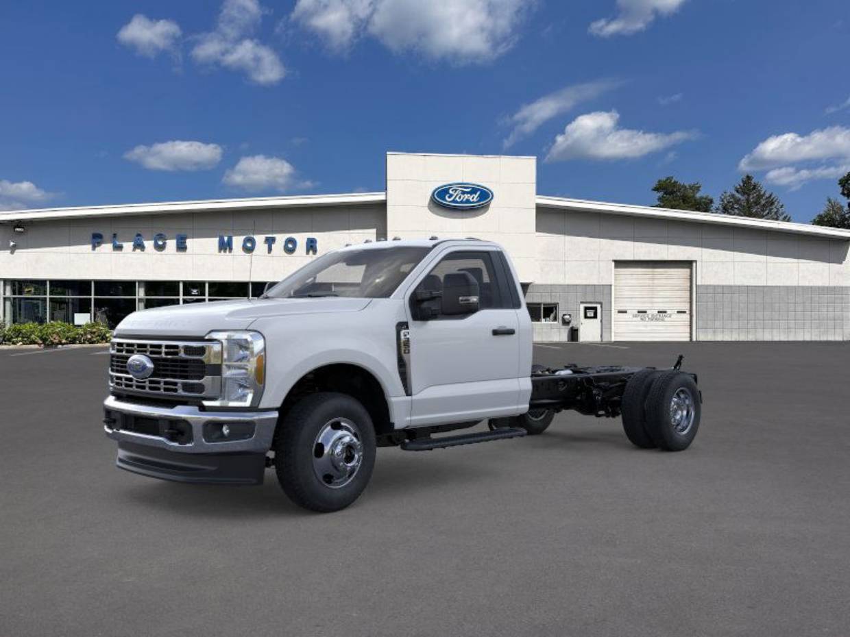 2026 Ford F-350 Super Duty Chassis Cab XL's photo