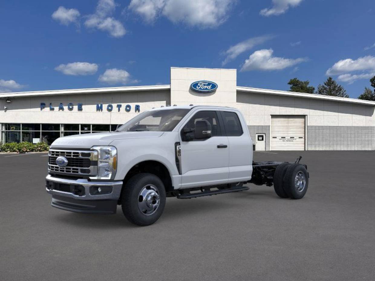 2026 Ford F-350 Super Duty Chassis Cab XL's photo