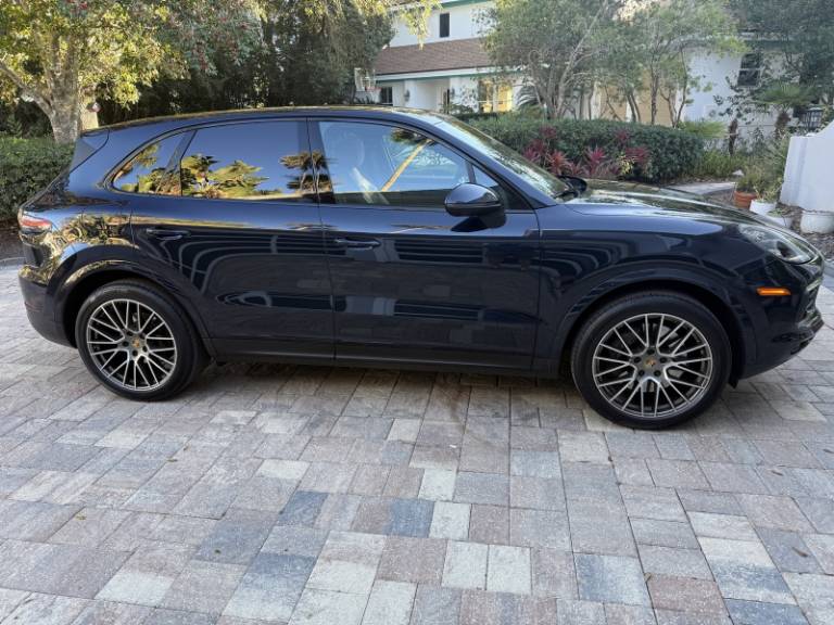 2023 Porsche Cayenne Platinum Edition