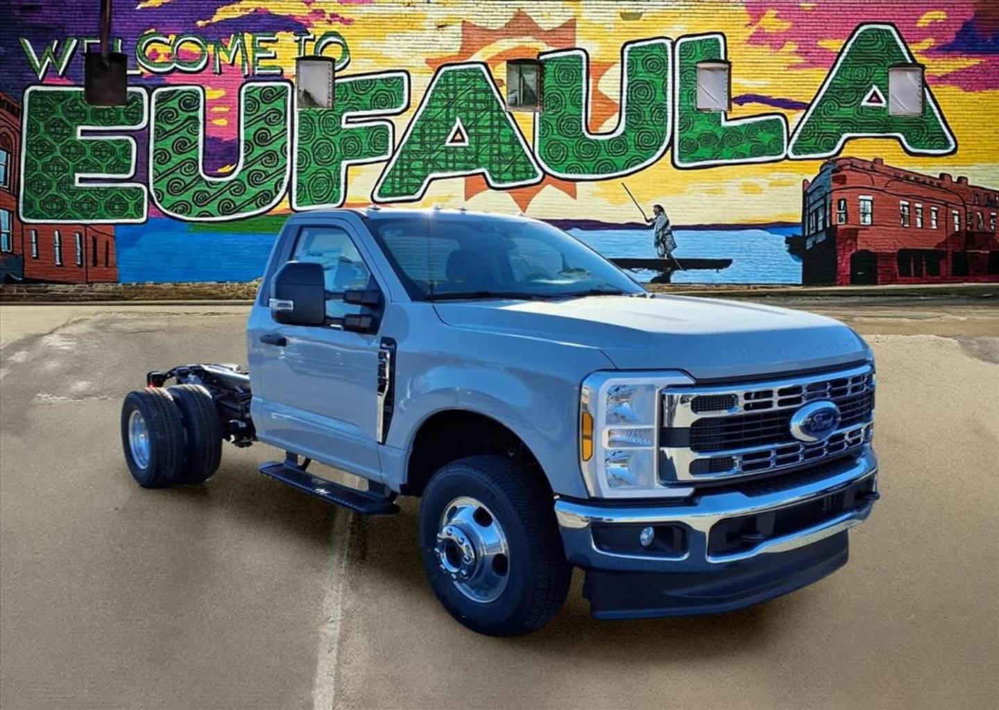 2026 Ford F-350 Super Duty Chassis Cab's photo