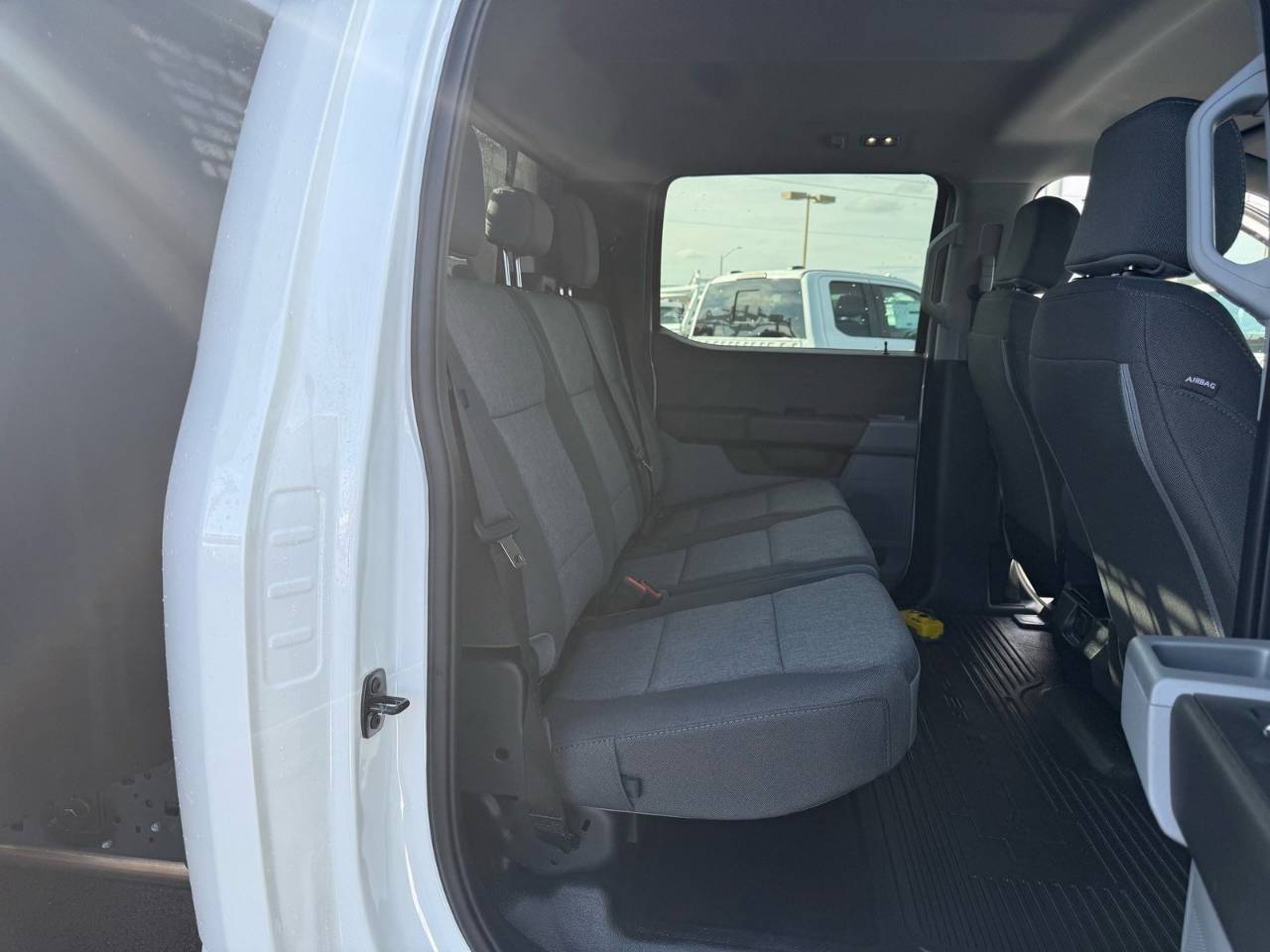 2025 Ford F-350 Super Duty Chassis Cab XL - Photo 20