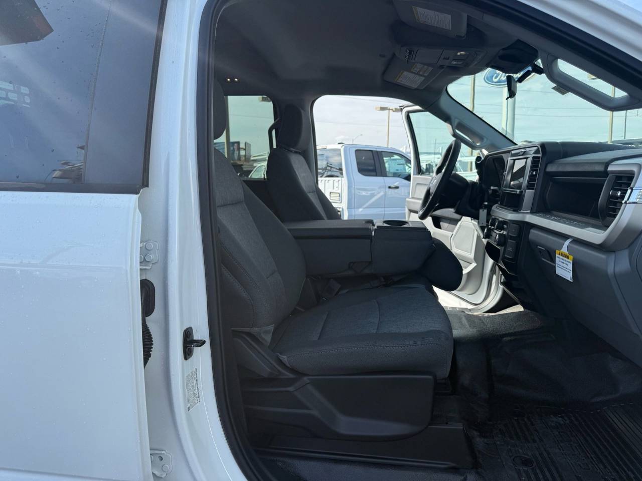 2025 Ford F-350 Super Duty Chassis Cab XL - Photo 21