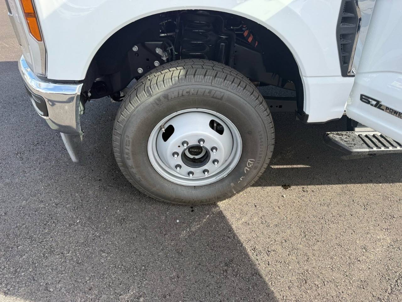 2025 Ford F-350 Super Duty Chassis Cab XL - Photo 23