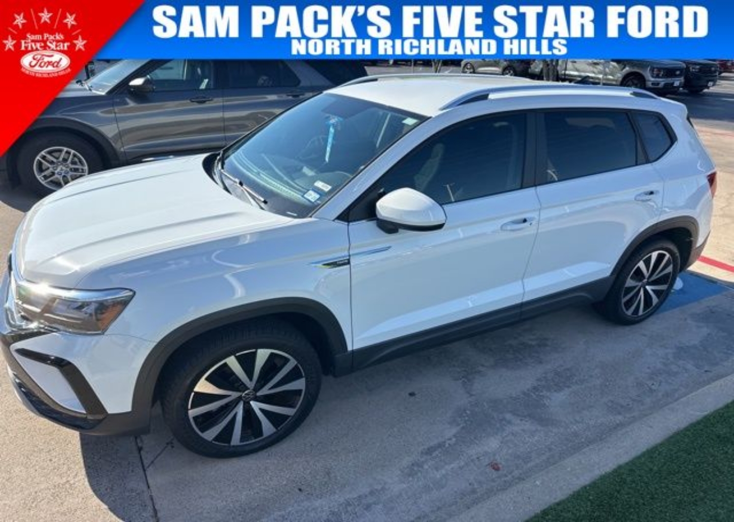 2022 Volkswagen Taos SE's photo