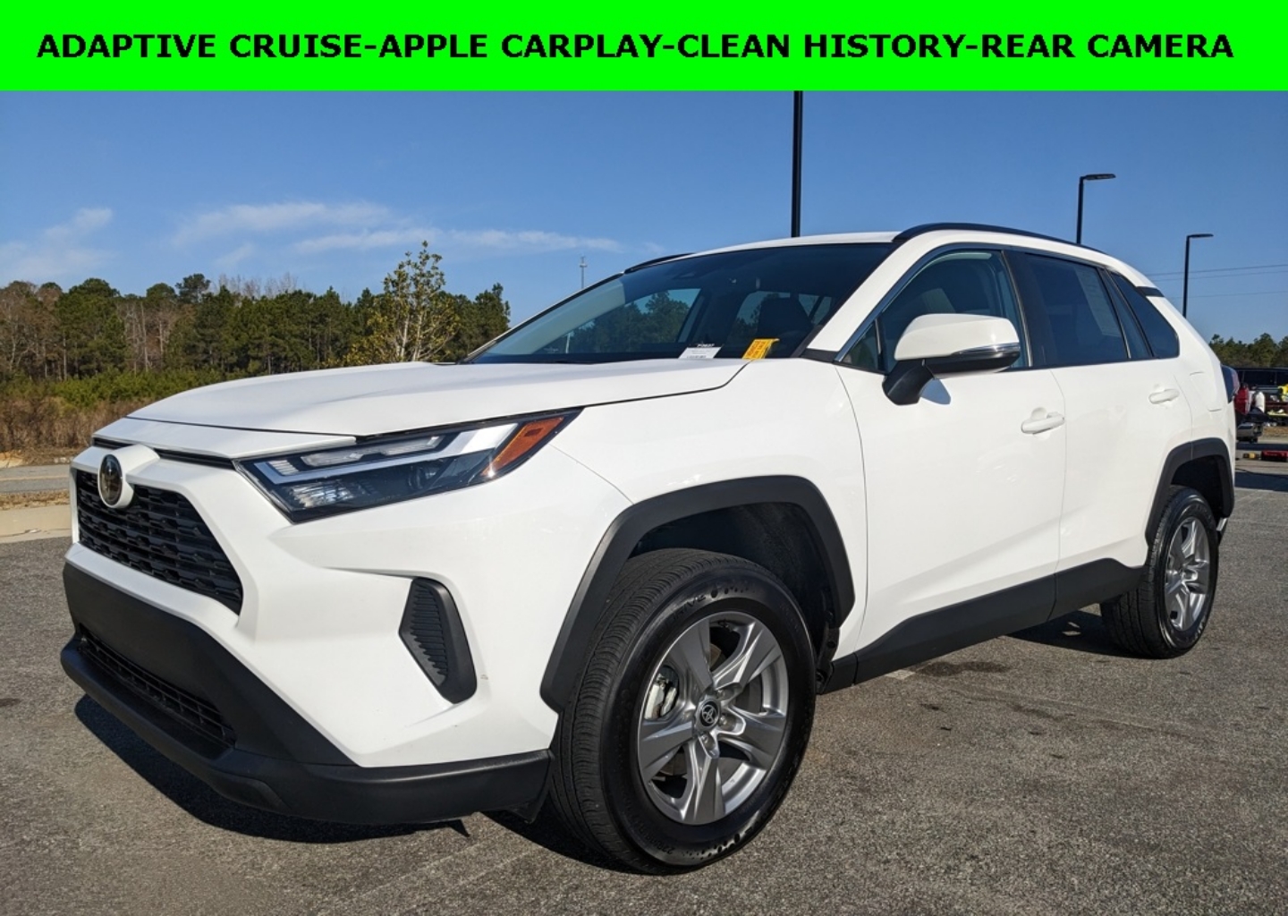 2024 Toyota RAV4 XLE's photo