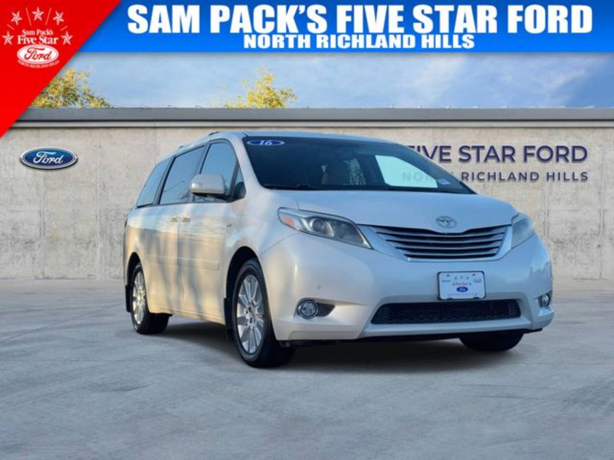 2016 Toyota Sienna Limited's photo