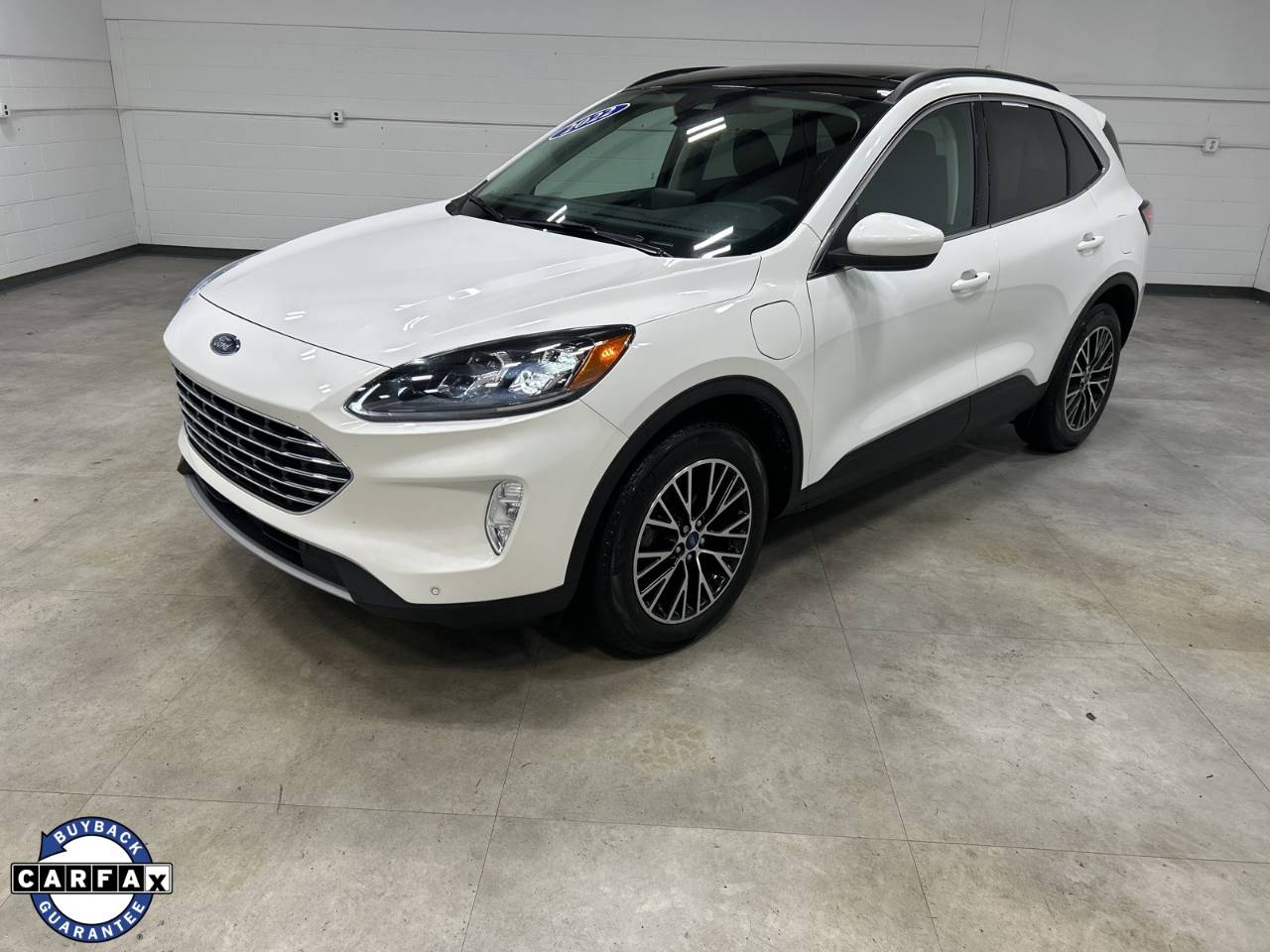 2022 Ford Escape Titanium's photo