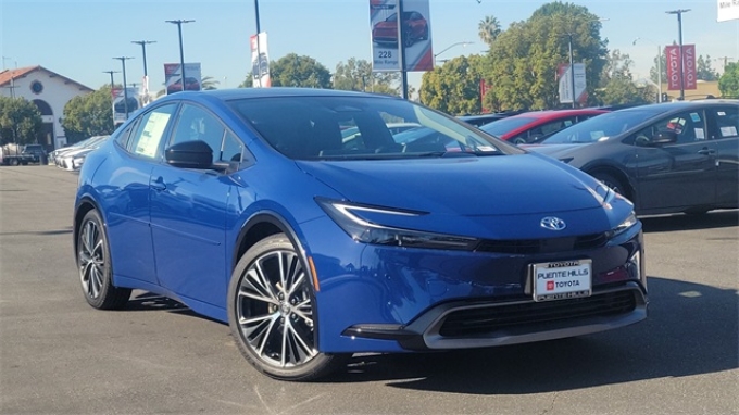 2026 Toyota Prius Limited's photo