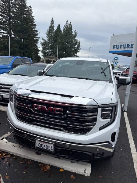 2024 GMC Sierra 1500 SLT