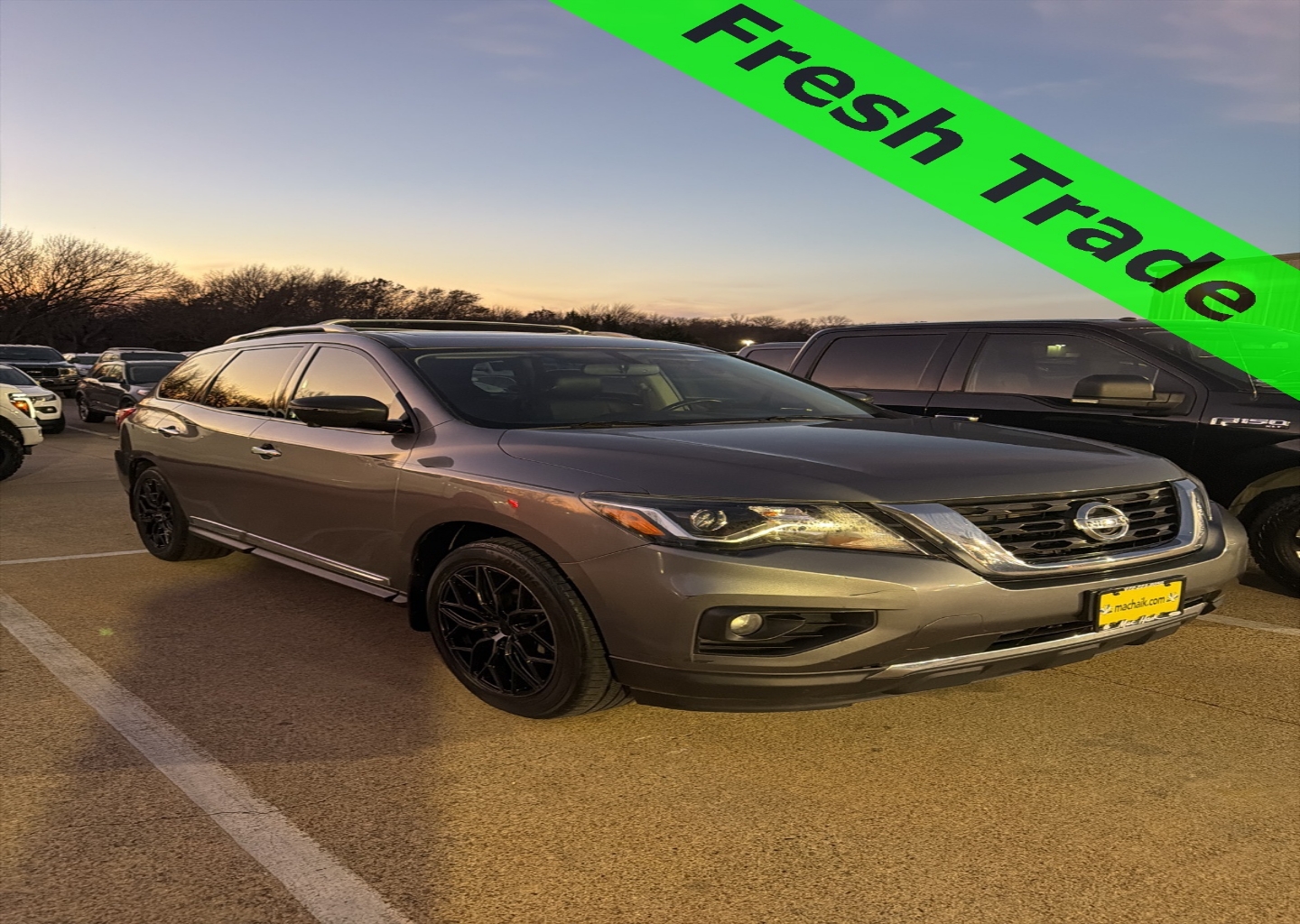 2018 Nissan Pathfinder Platinum's photo