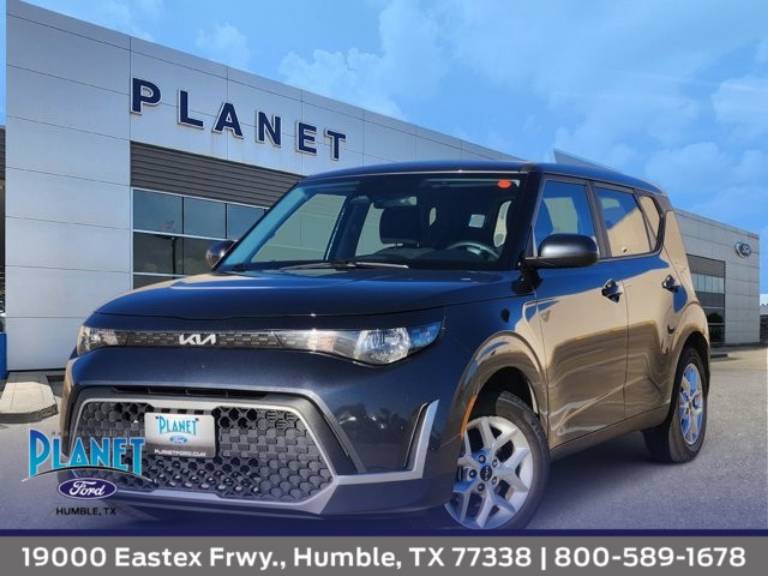 2023 Kia Soul LX's photo
