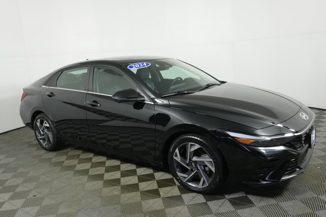 2024 Hyundai Elantra Limited's photo