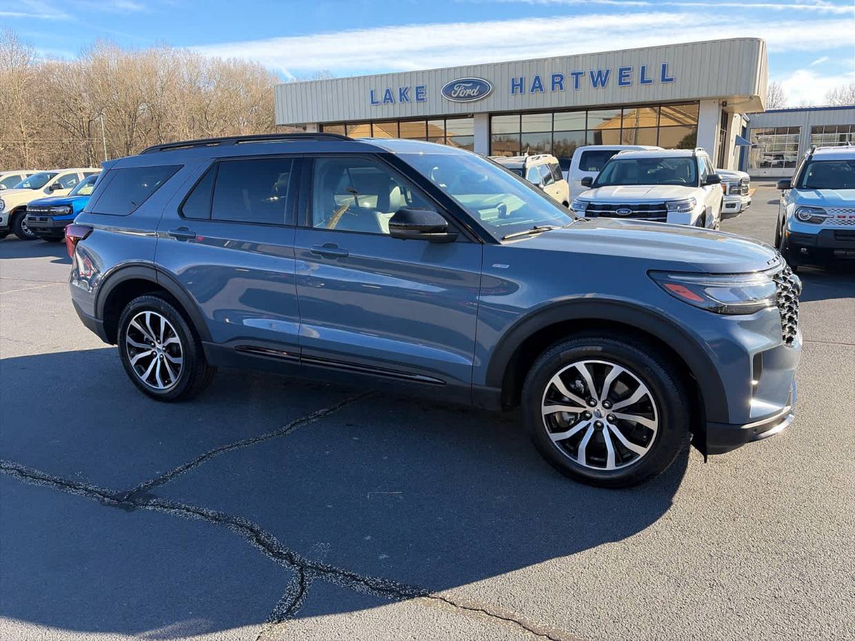 2025 Ford Explorer ST-LINE's photo