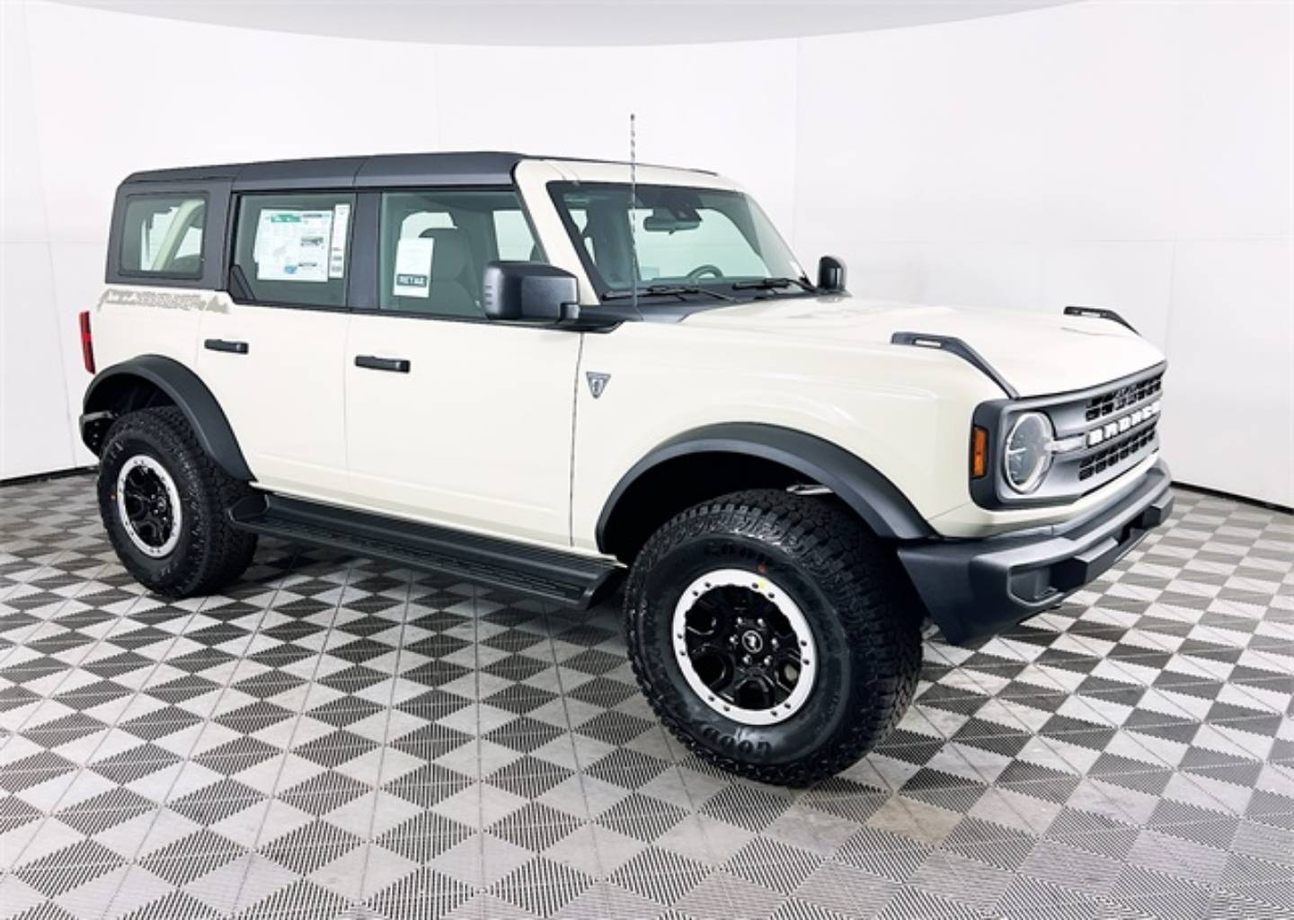 2025 Ford Bronco 4-Door Base's photo