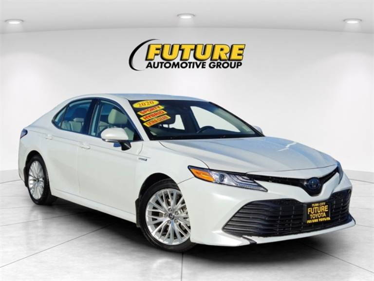 2020 Toyota Camry Hybrid XLE