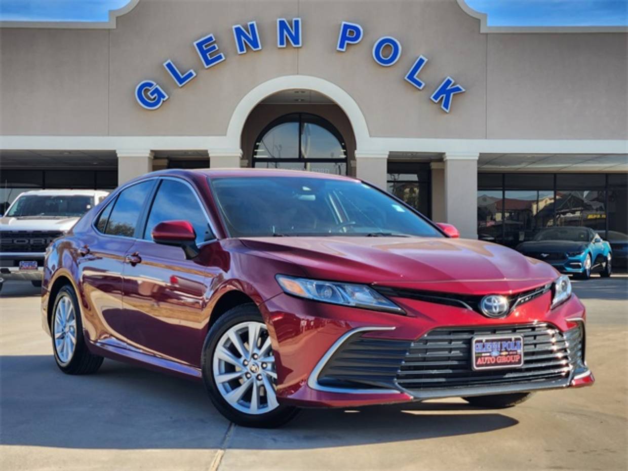 2021 Toyota Camry LE's photo