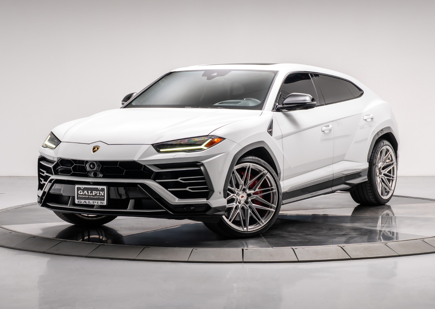 2019 Lamborghini Urus Base's photo