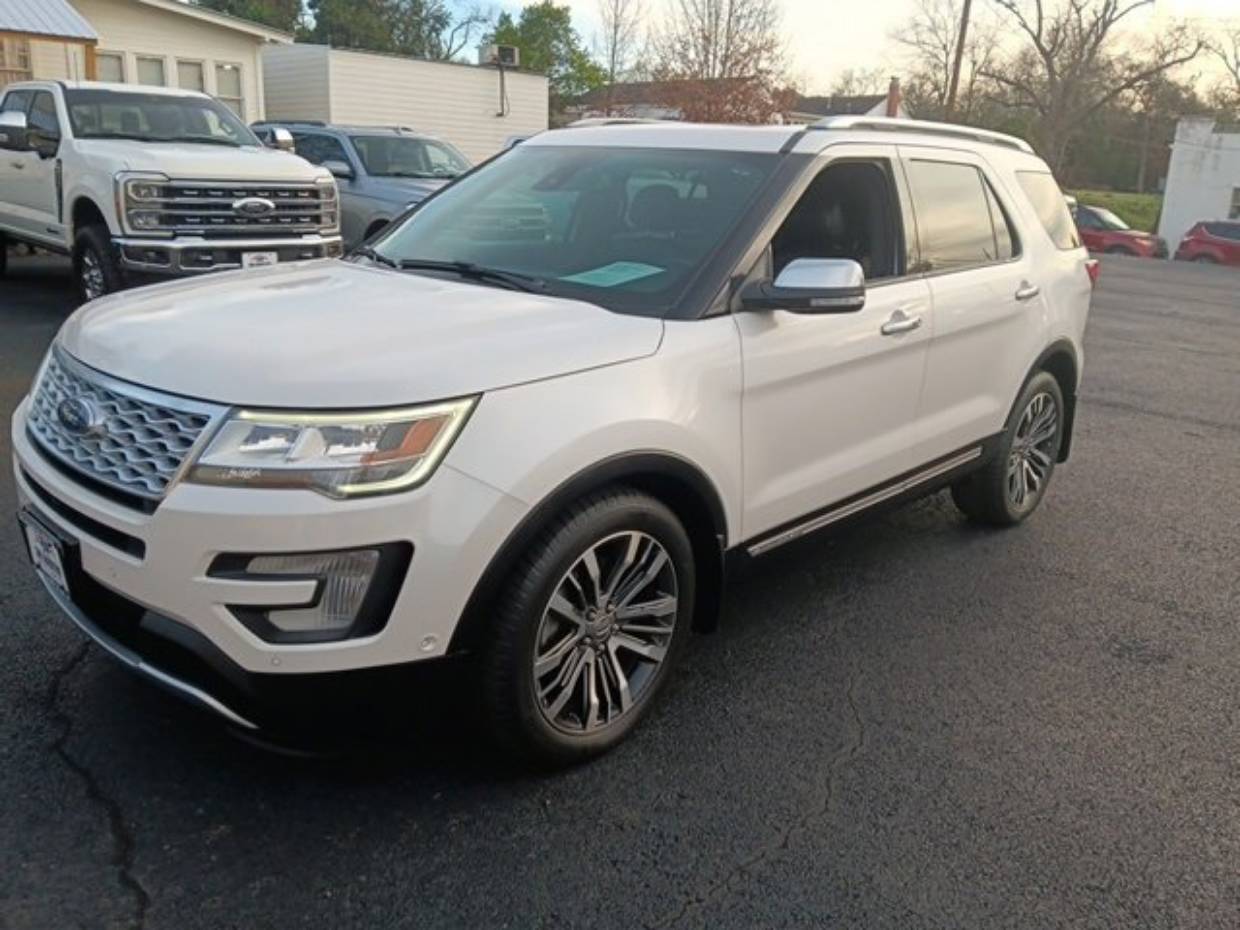 2017 Ford Explorer Platinum's photo