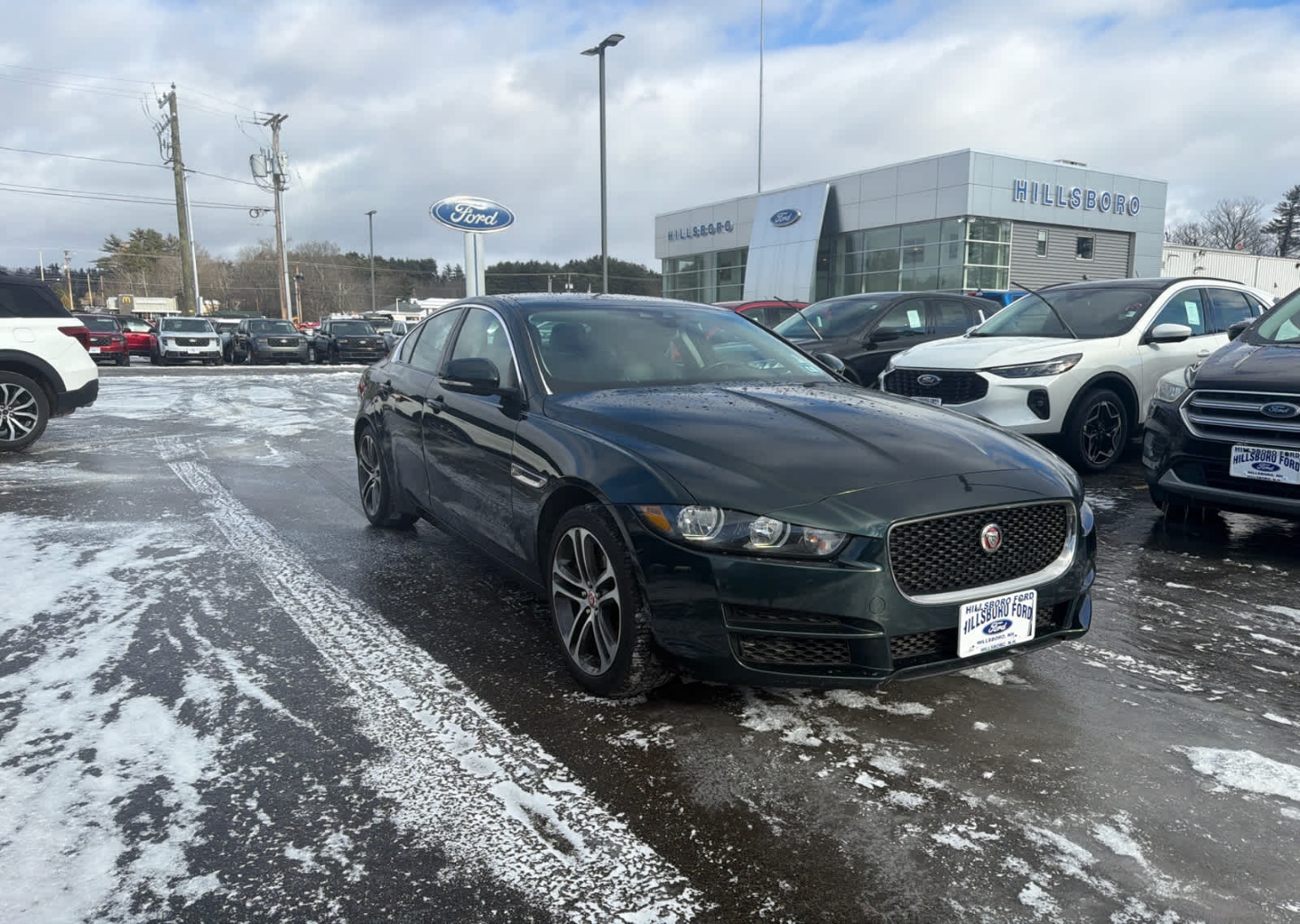 2017 Jaguar XE Premium's photo