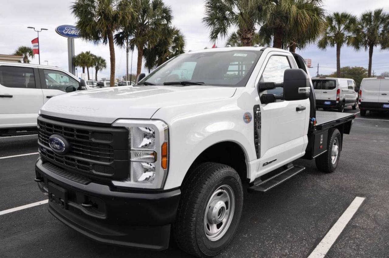 2024 Ford F-350 Super Duty Chassis Cab XL's photo