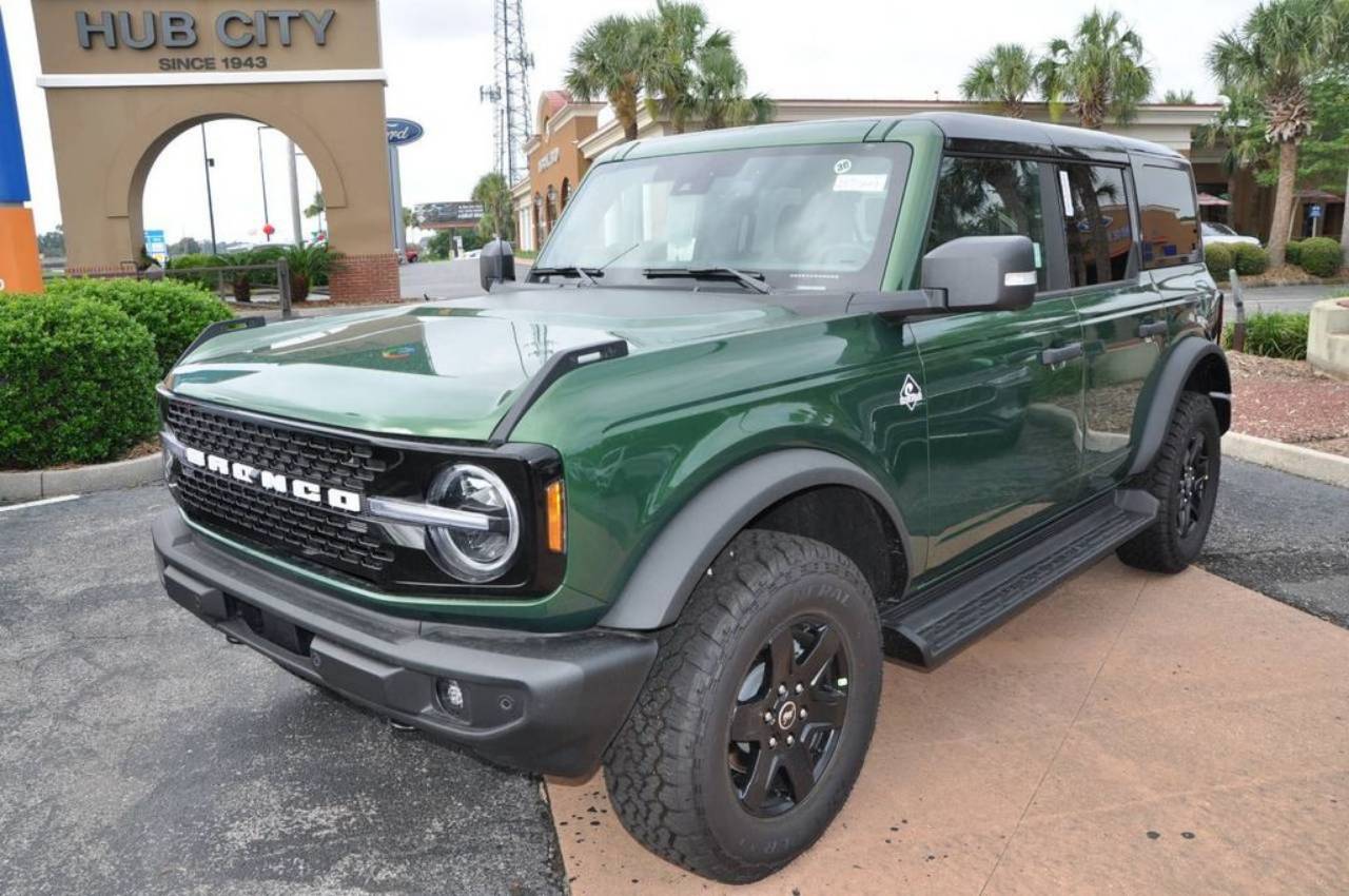 2025 Ford Bronco 4-Door Outer Banks's photo