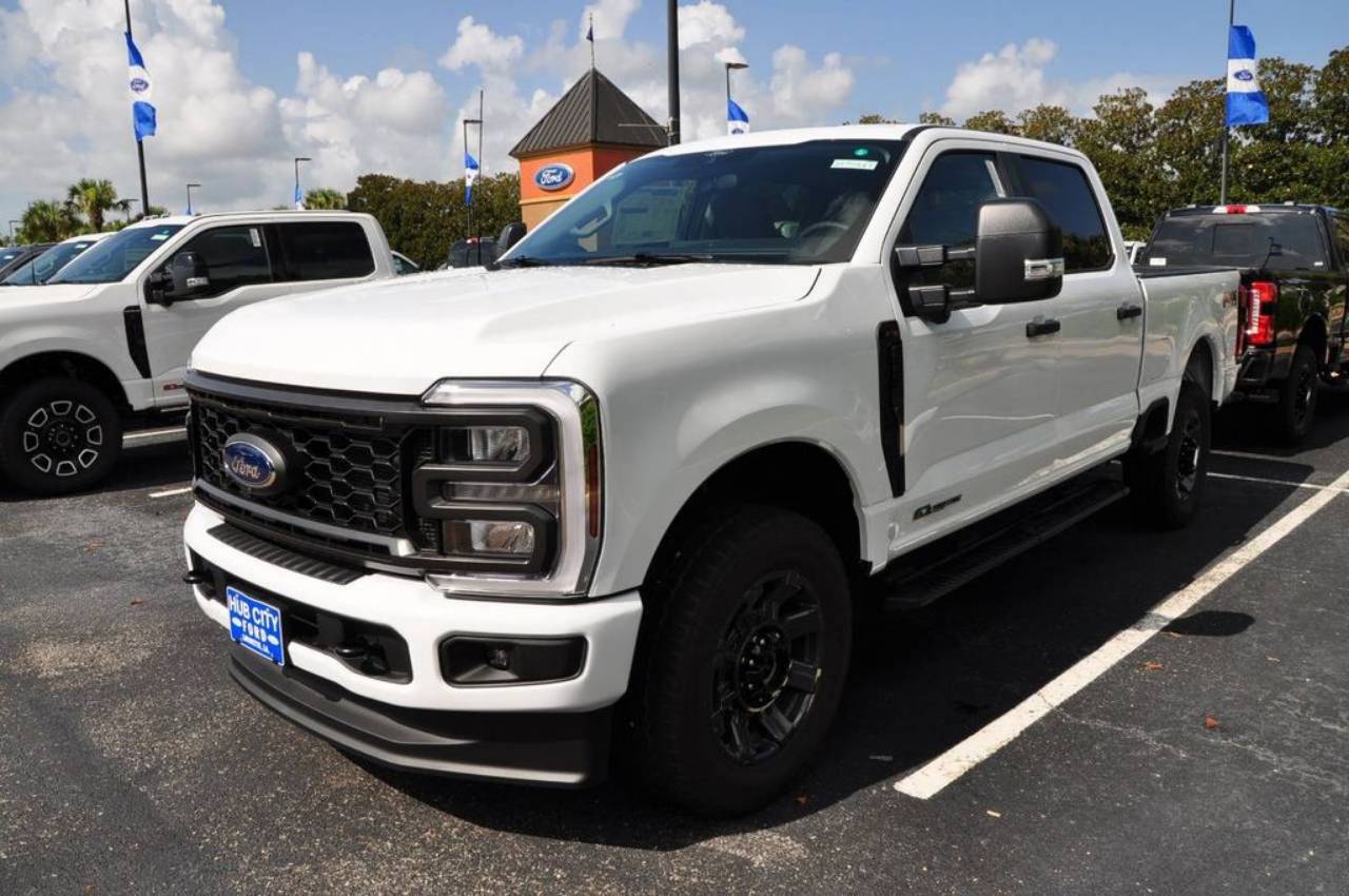 2025 Ford F-250 Super Duty XL's photo