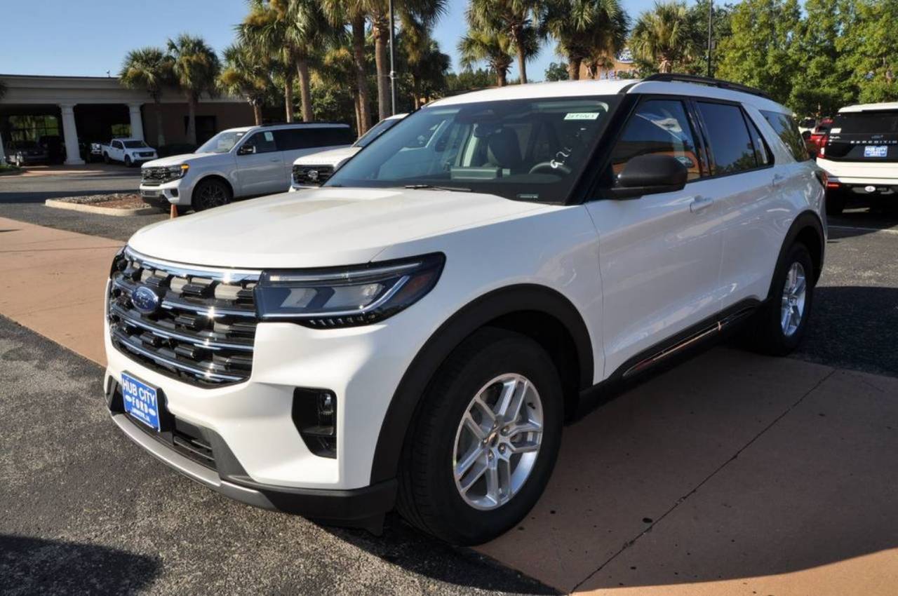 2025 Ford Explorer Active's photo