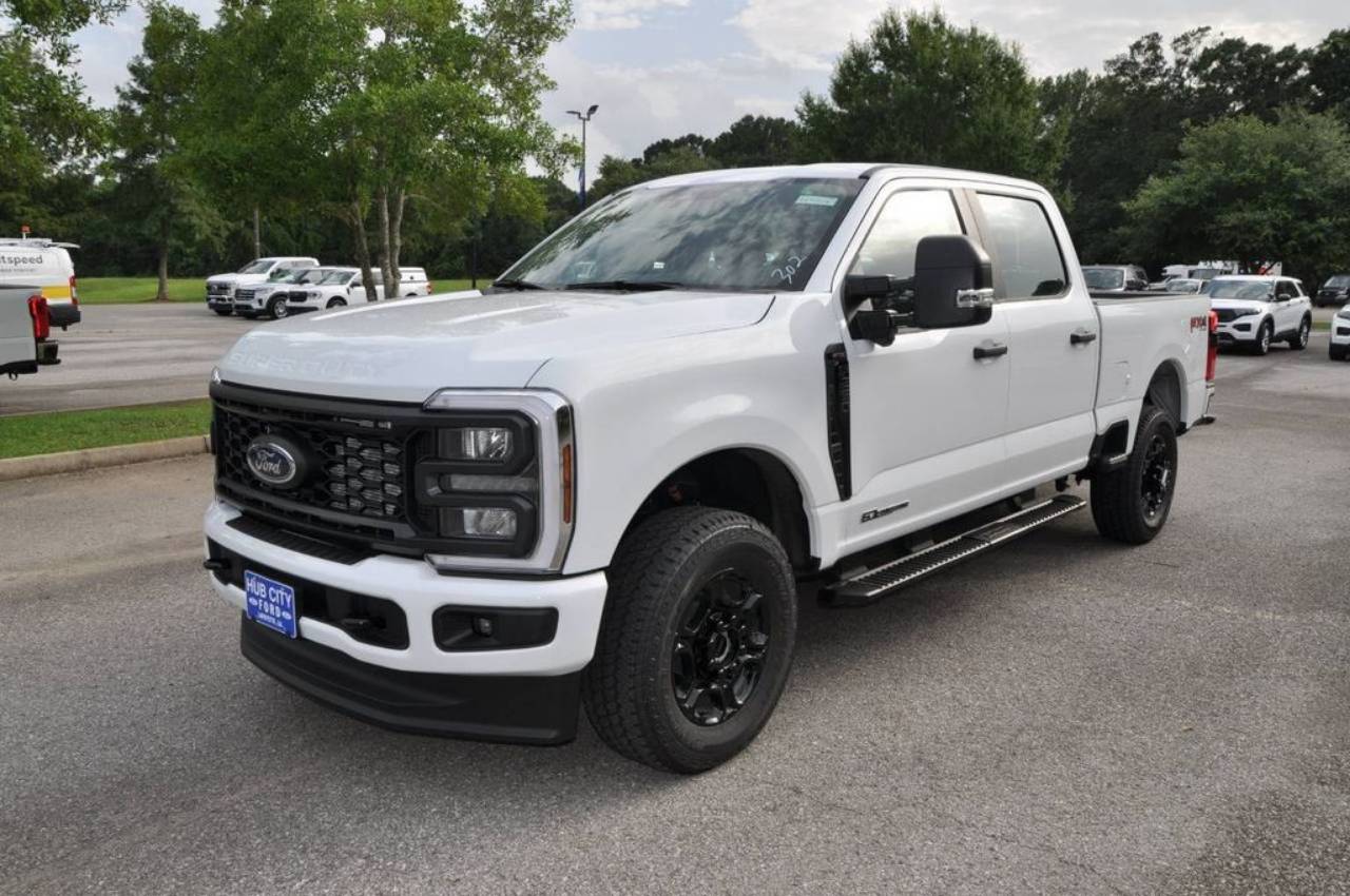 2025 Ford F-250 Super Duty XL's photo