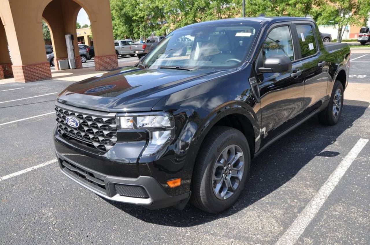 2025 Ford Maverick XLT's photo