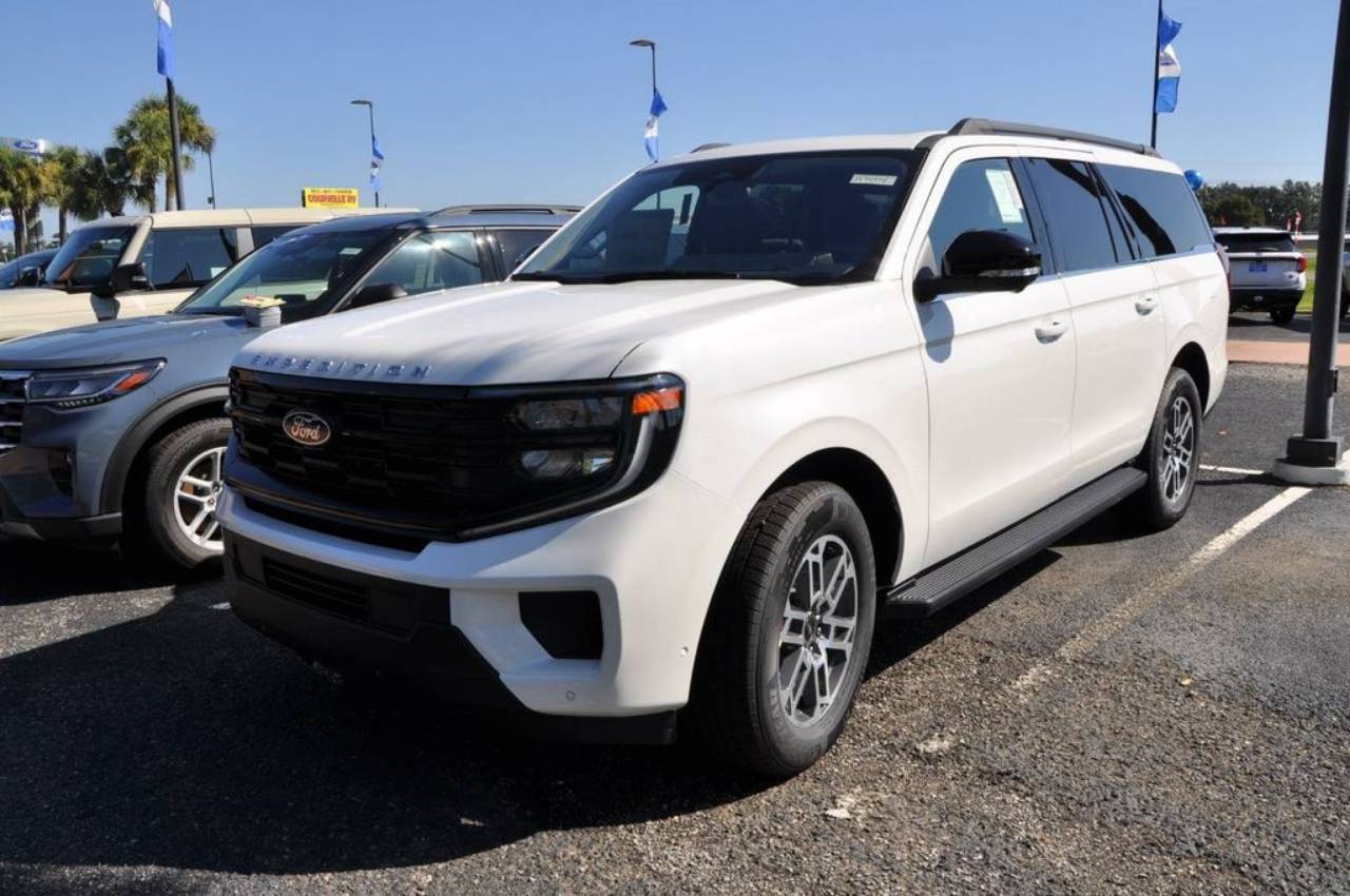 2025 Ford Expedition Active's photo