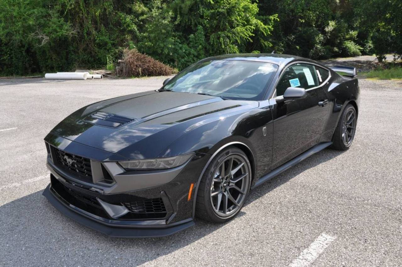 2025 Ford Mustang Dark Horse's photo