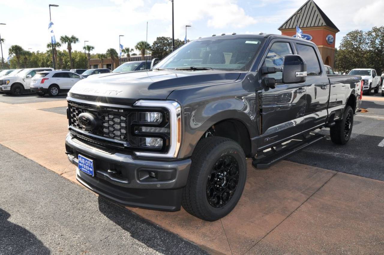 2026 Ford F-350 Super Duty Lariat's photo