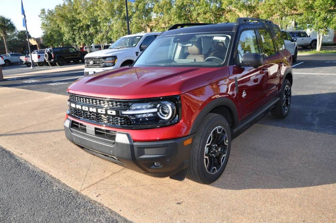 2025 Ford Bronco Sport Outer Banks's photo