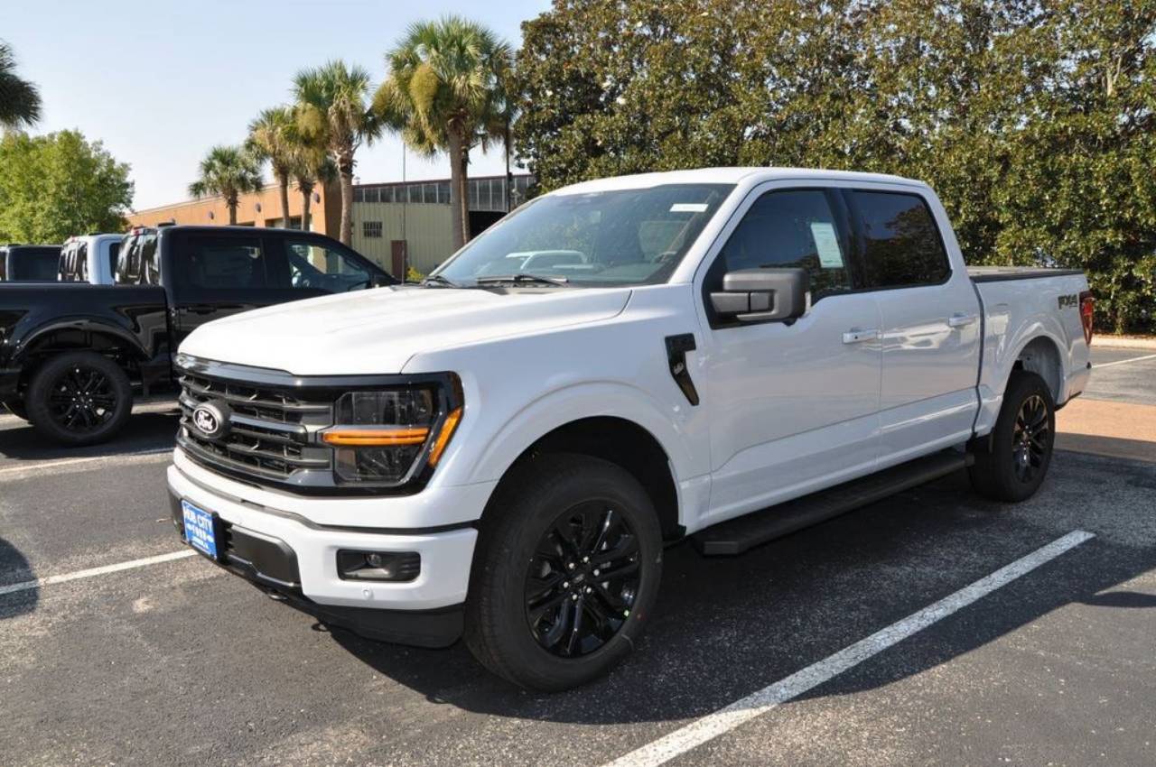 2025 Ford F-150 XLT's photo
