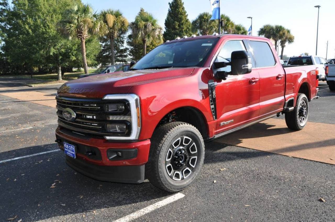 2025 Ford F-250 Super Duty Platinum's photo
