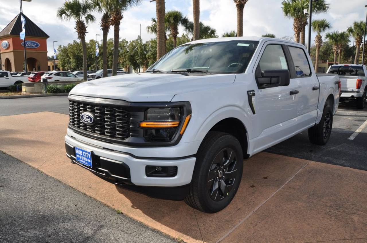 2025 Ford F-150 STX's photo