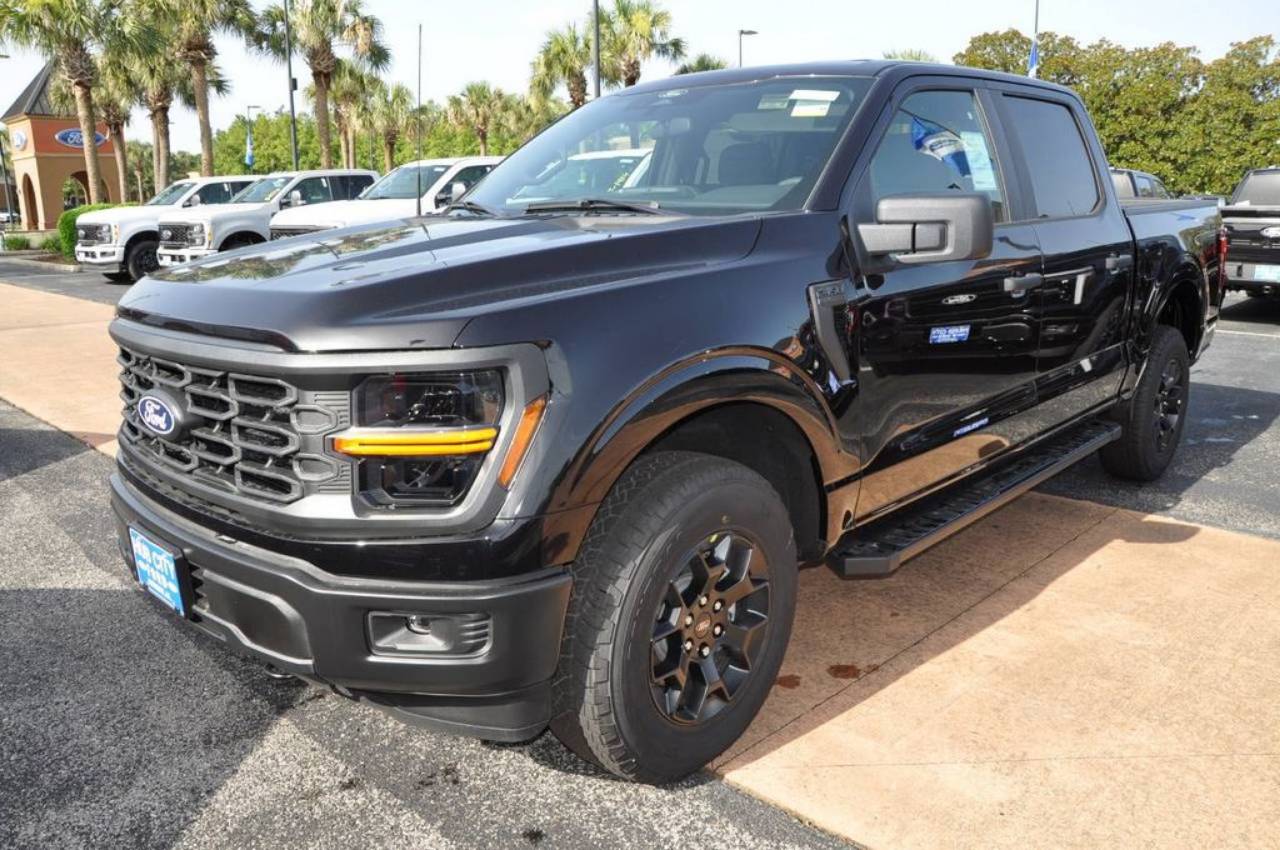 2025 Ford F-150 STX's photo