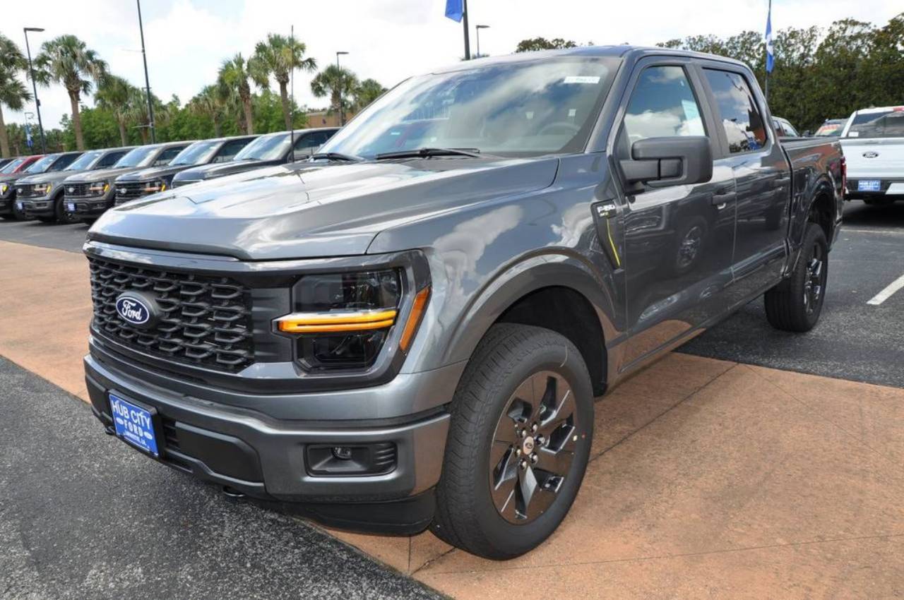 2025 Ford F-150 STX's photo
