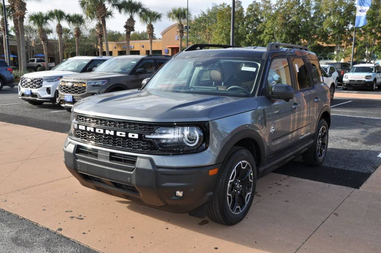 2025 Ford Bronco Sport Outer Banks's photo