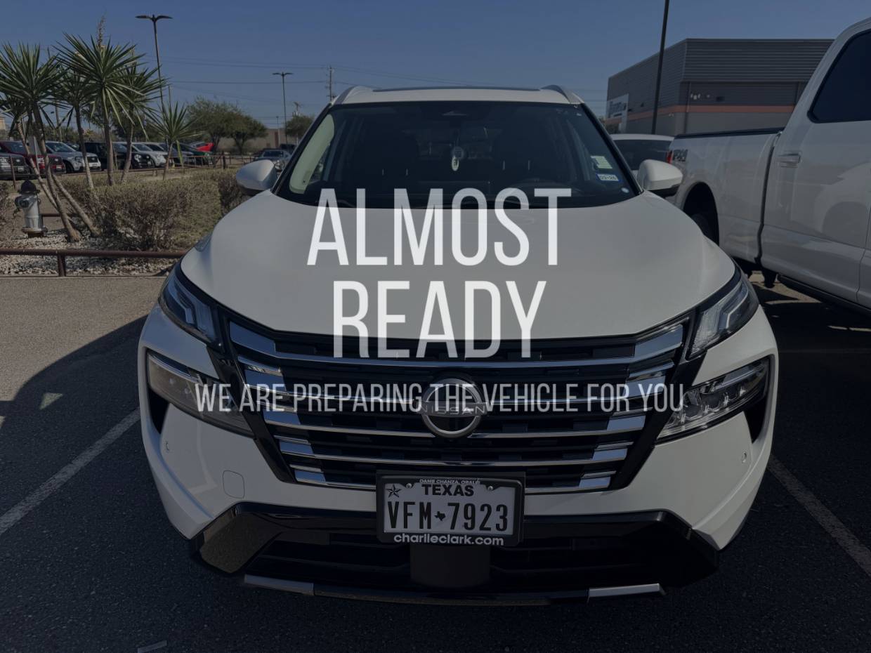 2024 Nissan Rogue Platinum's photo