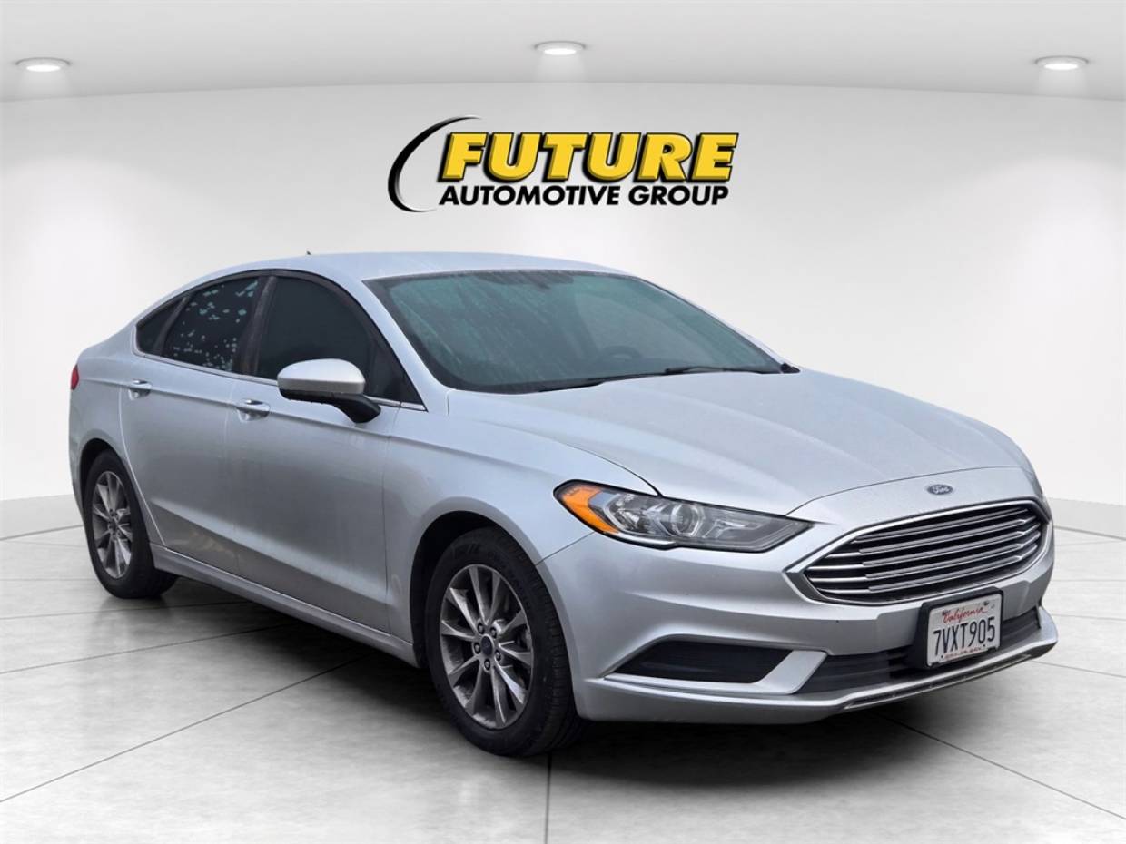 2017 Ford Fusion SE's photo