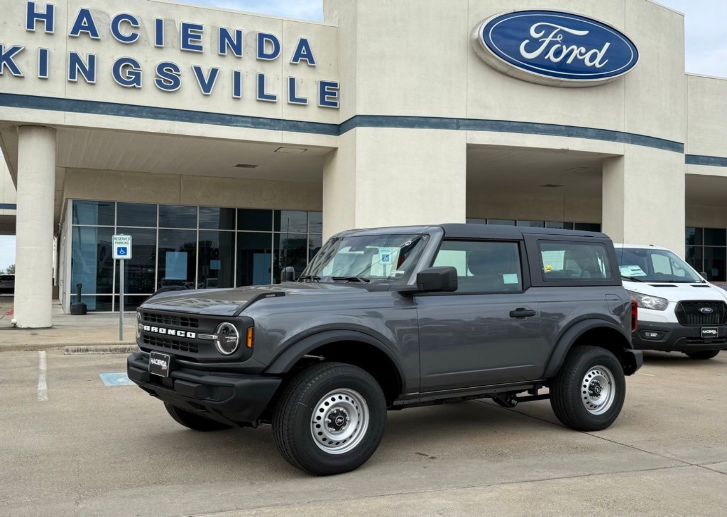 2025 Ford Bronco Base 4x4's photo