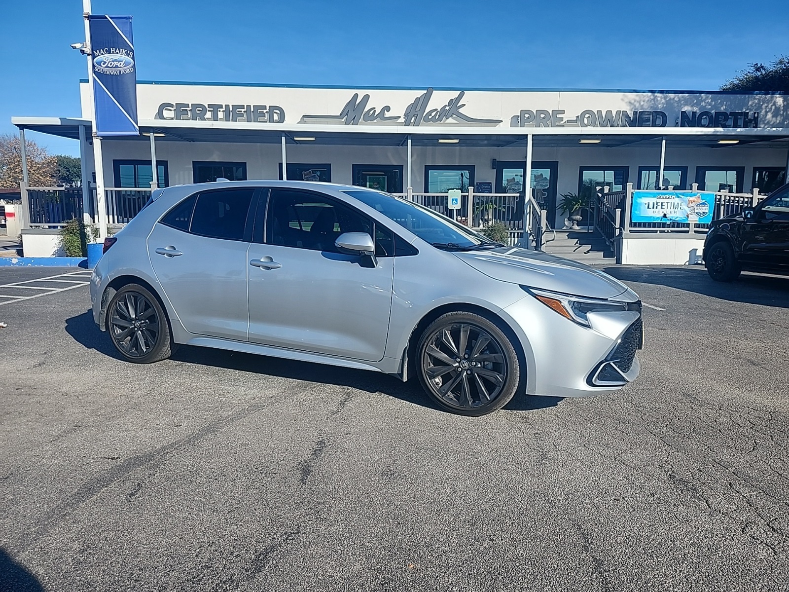 2024 Toyota Corolla Hatchback XSE's photo
