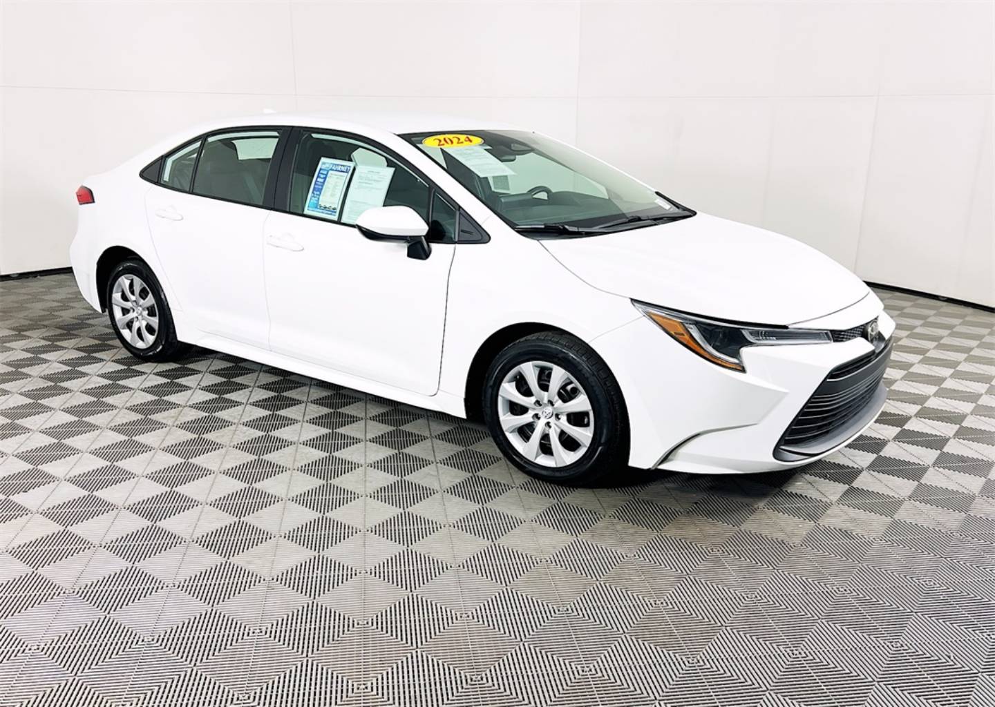 2024 Toyota Corolla LE's photo