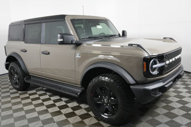 2025 Ford Bronco 4-Door Outer Banks's photo